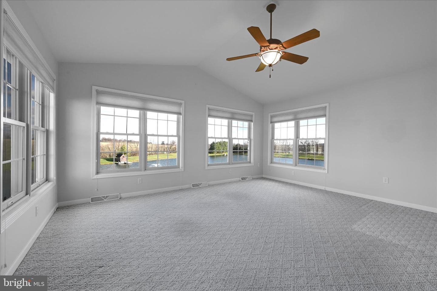 988 Cambridge Drive photo 14