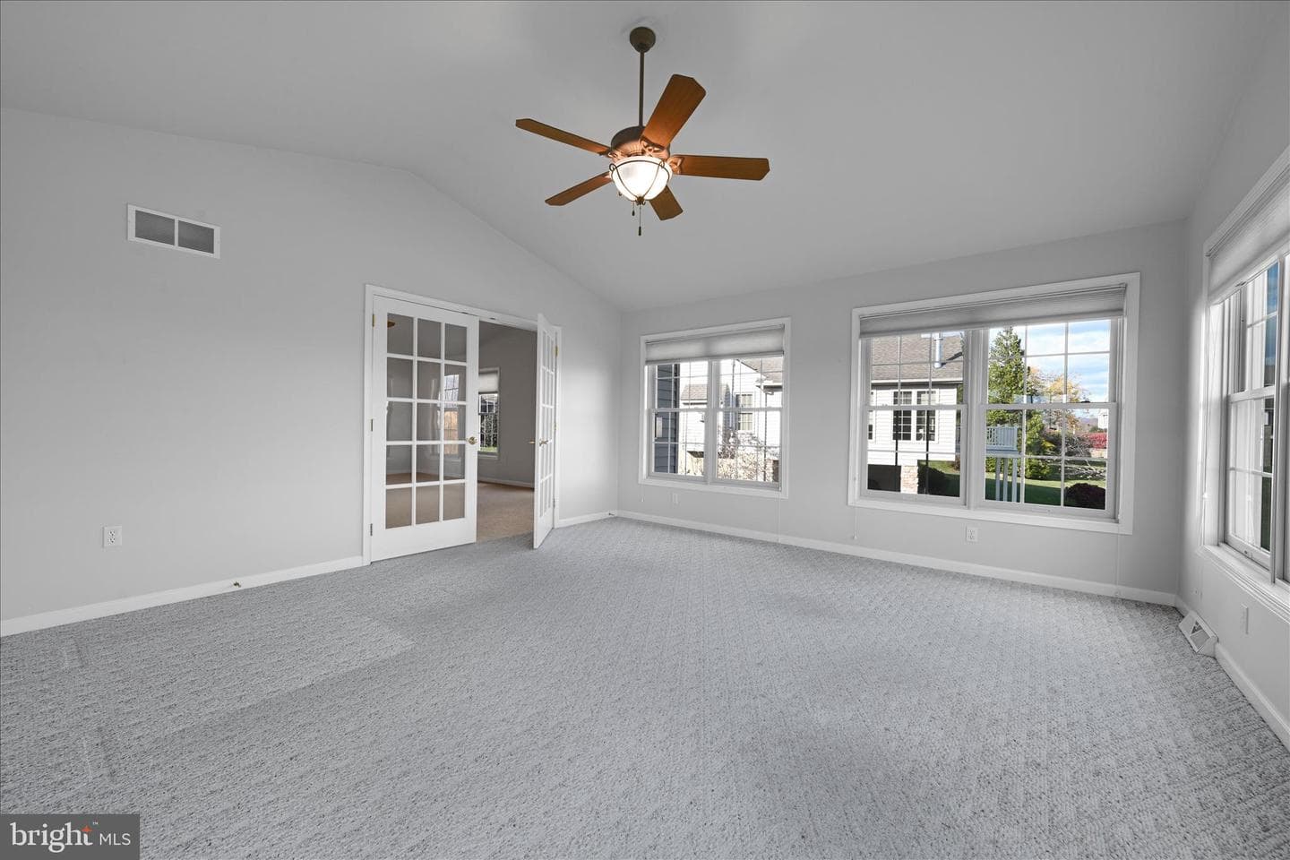 988 Cambridge Drive photo 15
