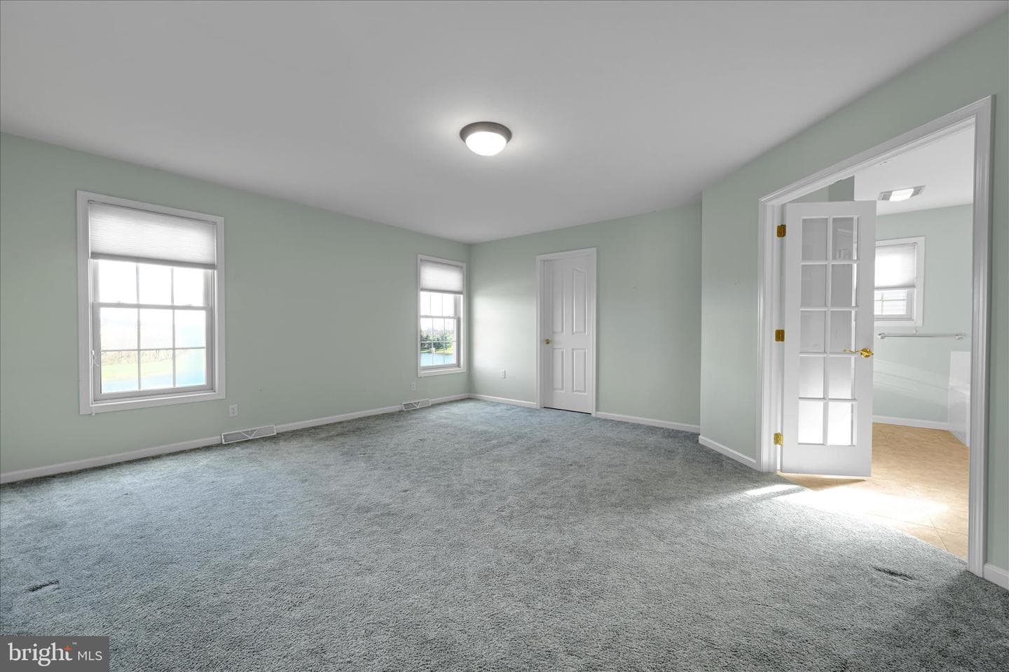 988 Cambridge Drive photo 16