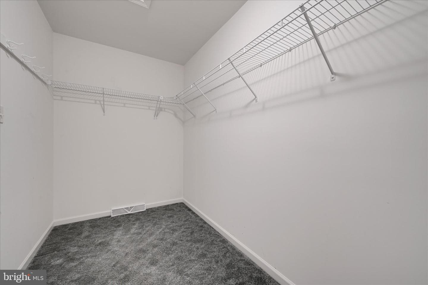 988 Cambridge Drive photo 18
