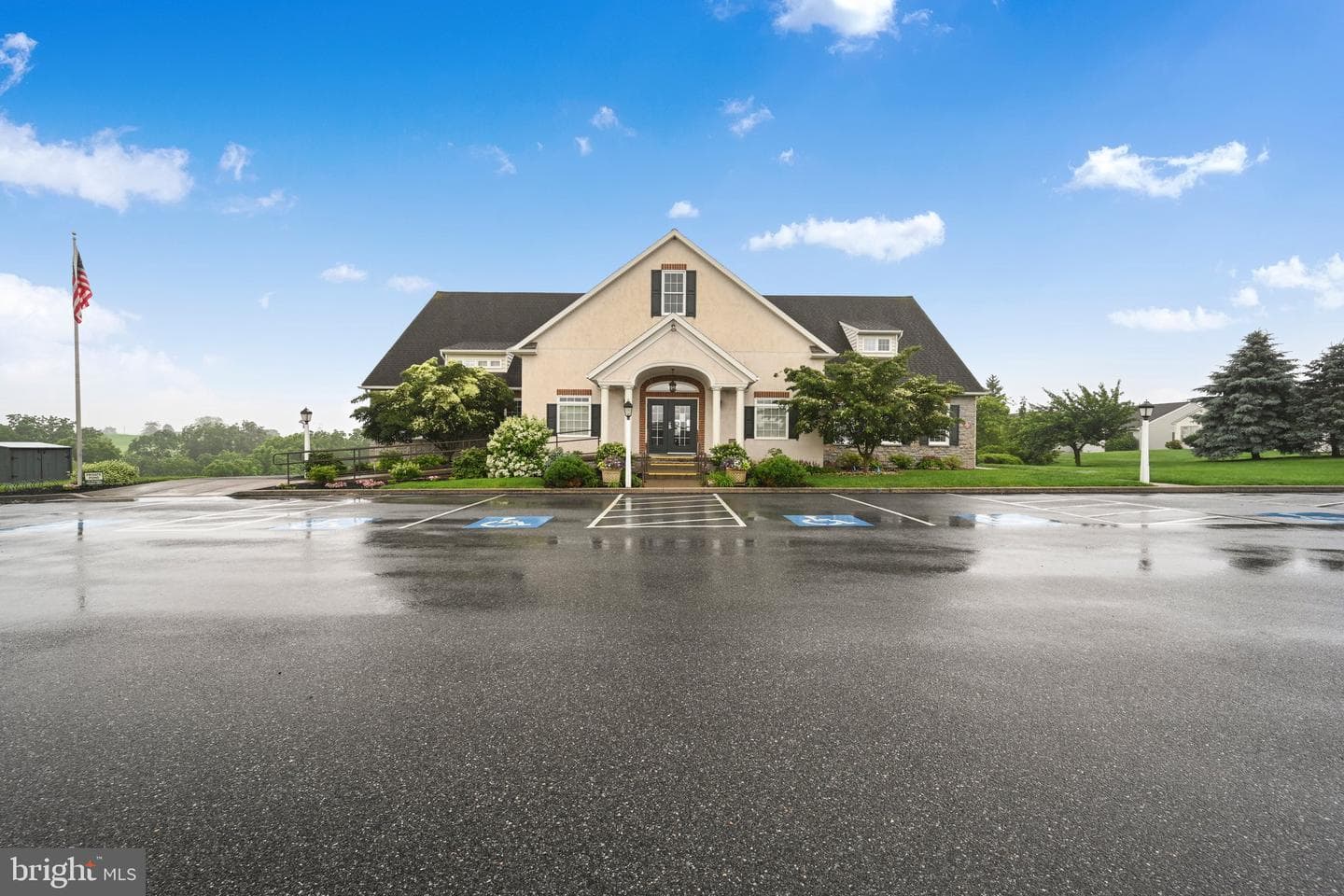 988 Cambridge Drive photo 33