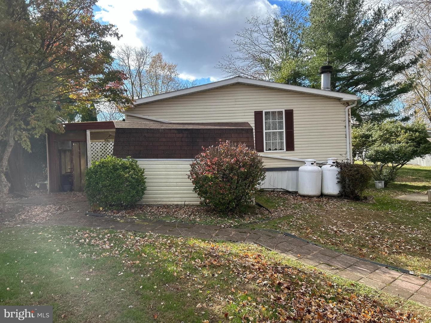 751 Willow Lane photo 2