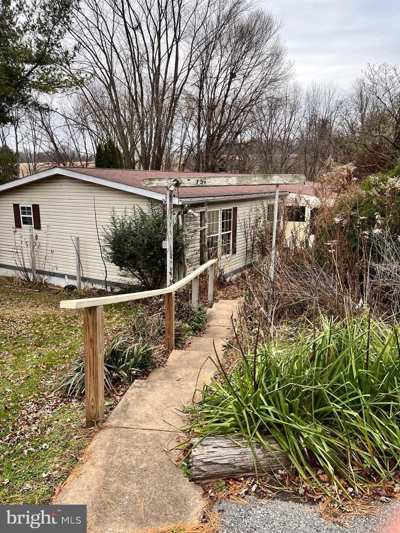 751 Willow Lane photo 3