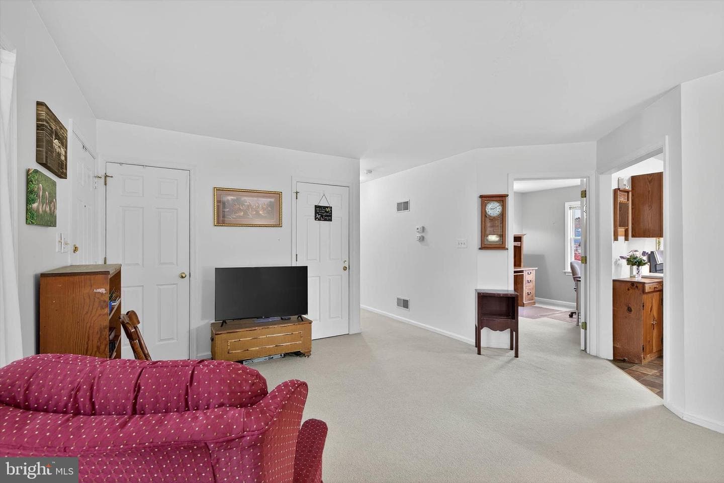 213 E 6th Street photo 11