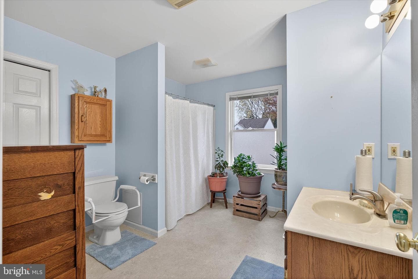 213 E 6th Street photo 27