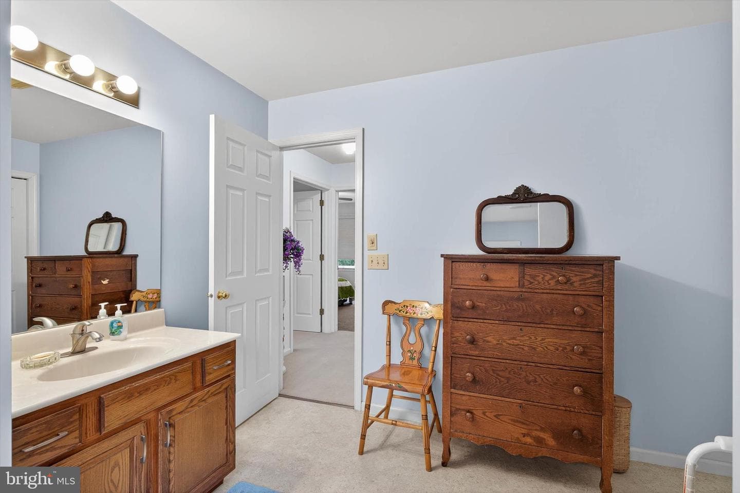 213 E 6th Street photo 28