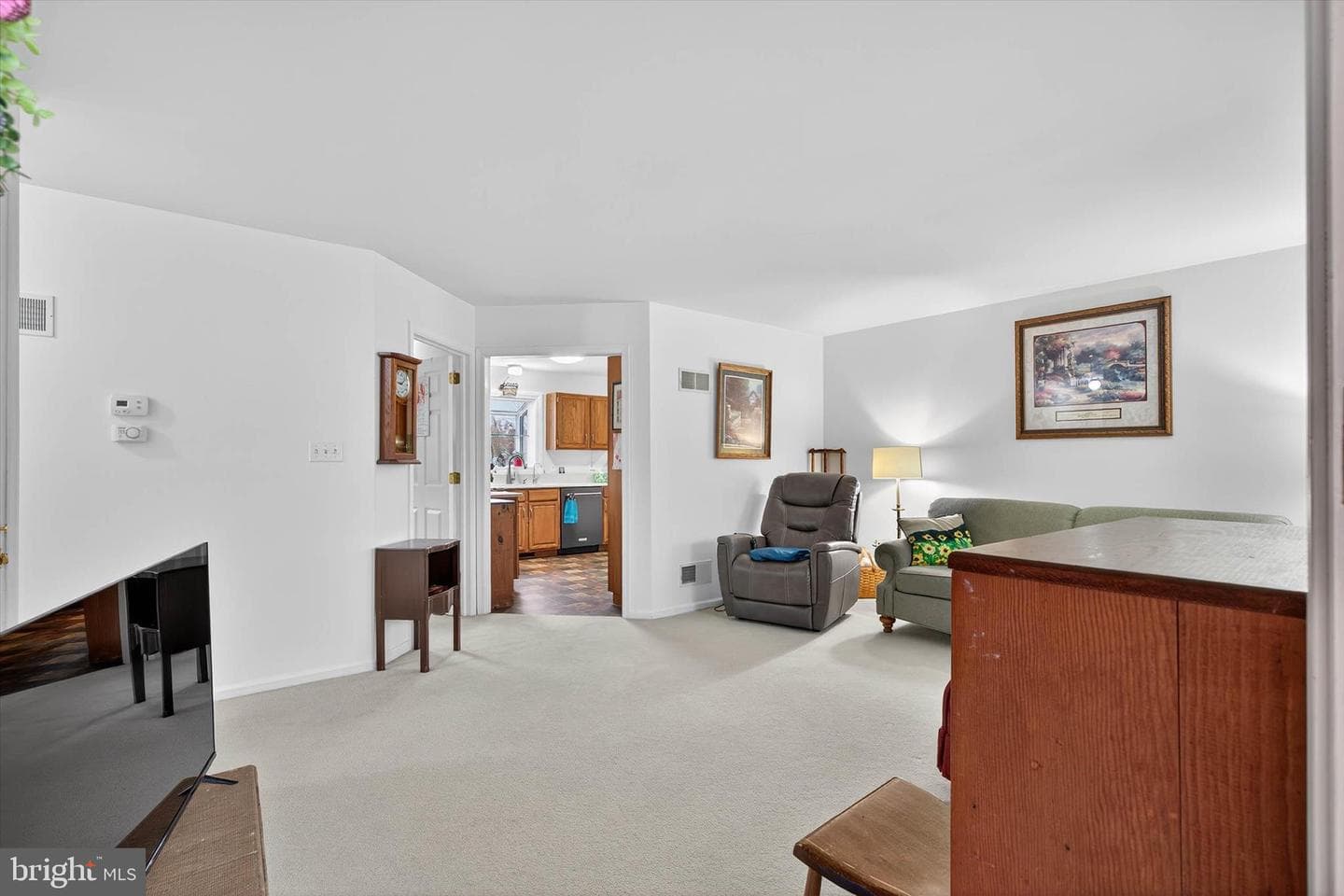 213 E 6th Street photo 8