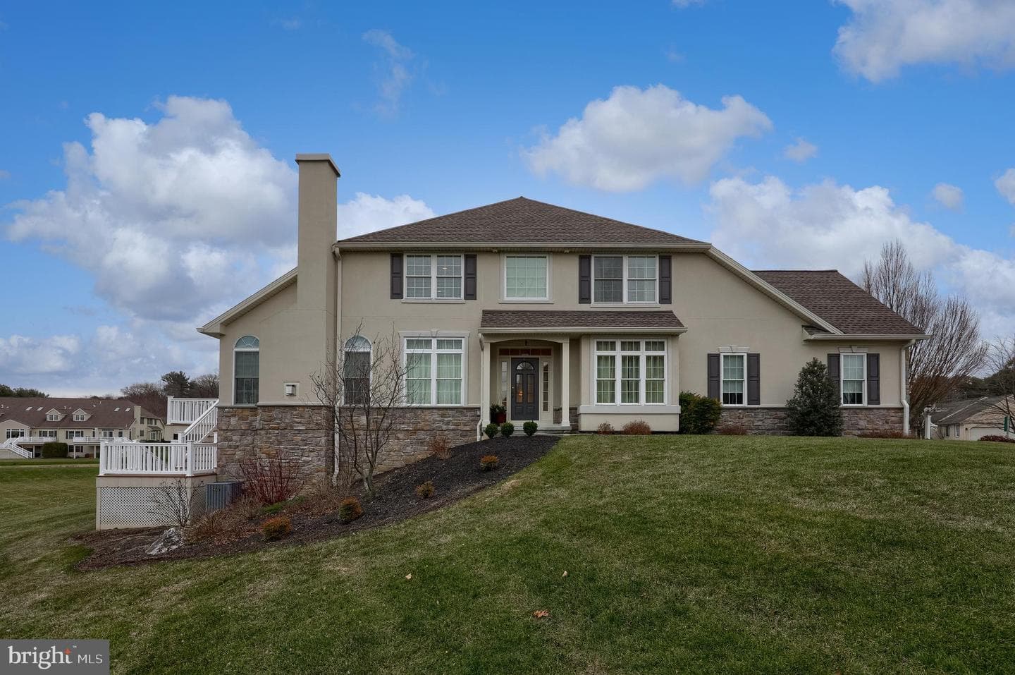 808 Huntington Place photo 1