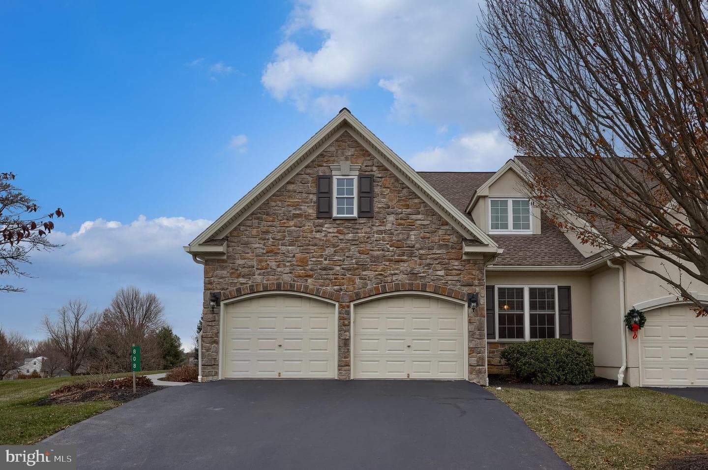 808 Huntington Place photo 3