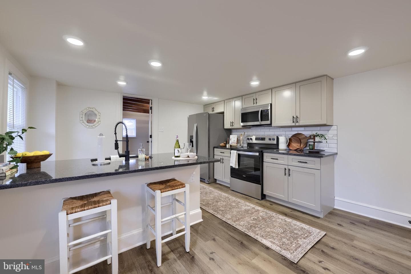 311 Perry Street photo 8