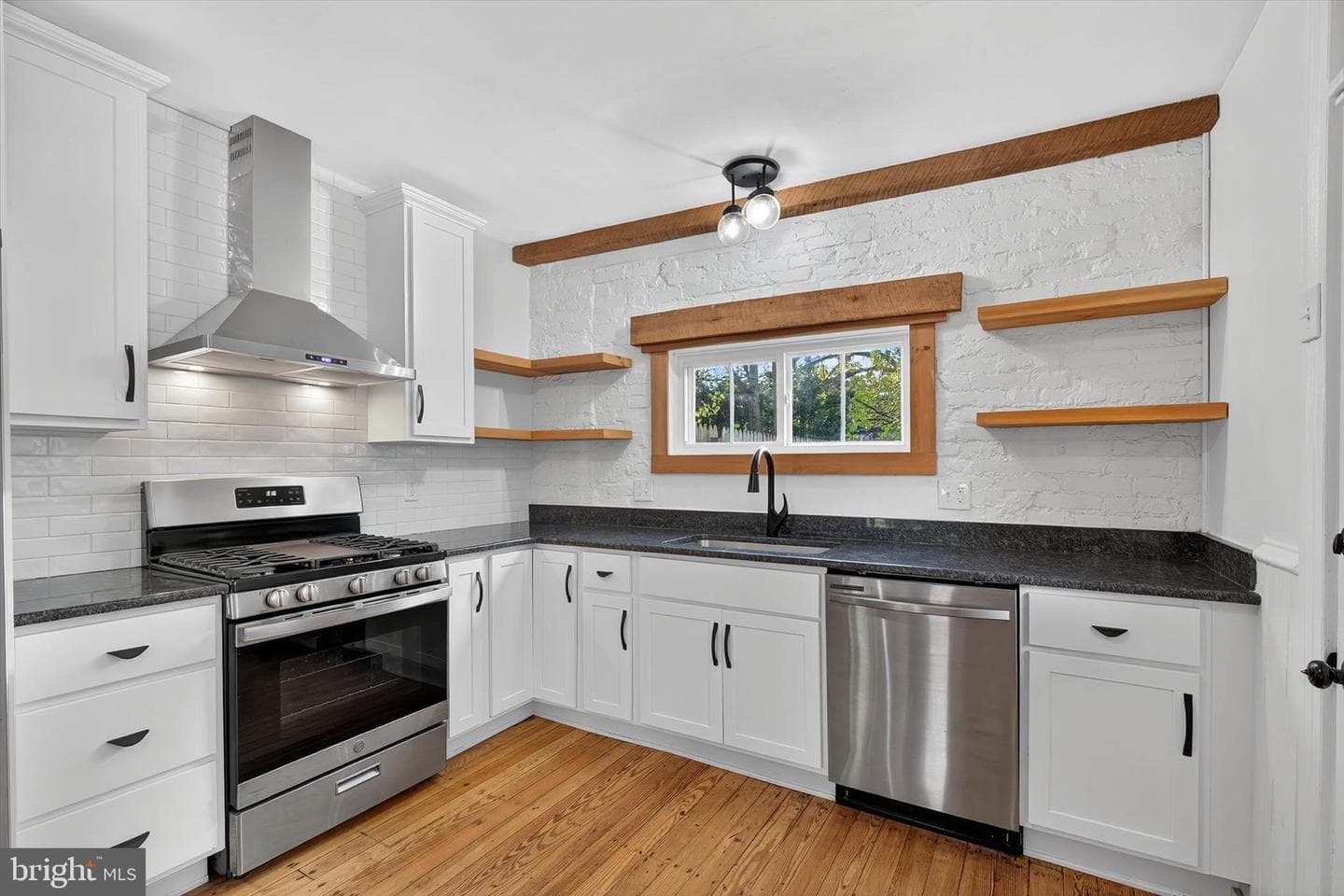 226 E Lemon Street photo 11