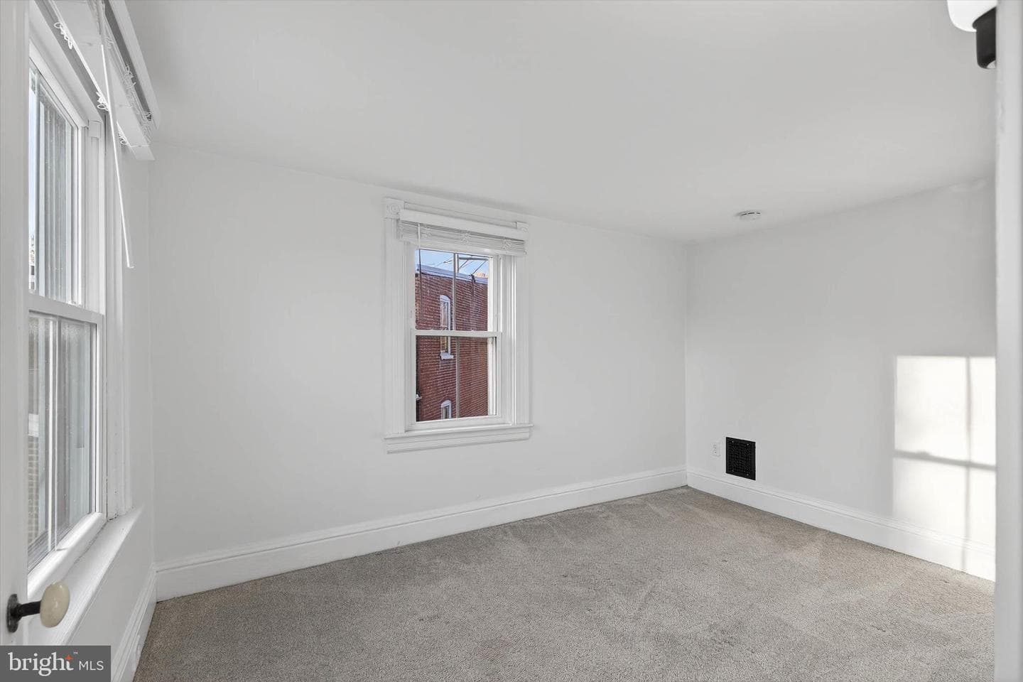 226 E Lemon Street photo 29