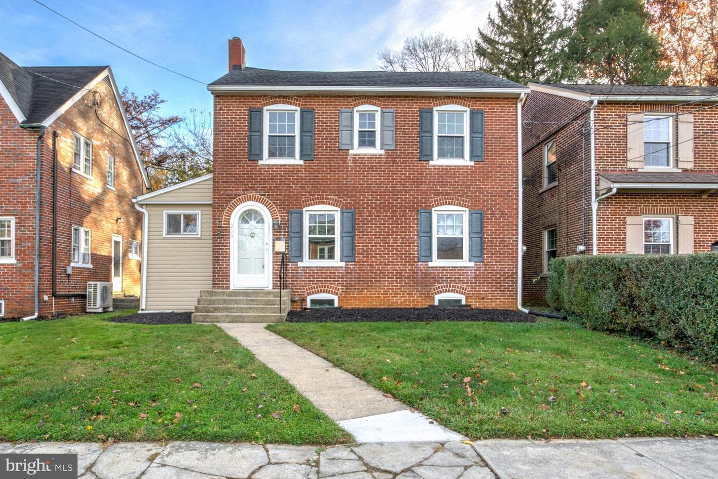 206 Princess Avenue photo 1