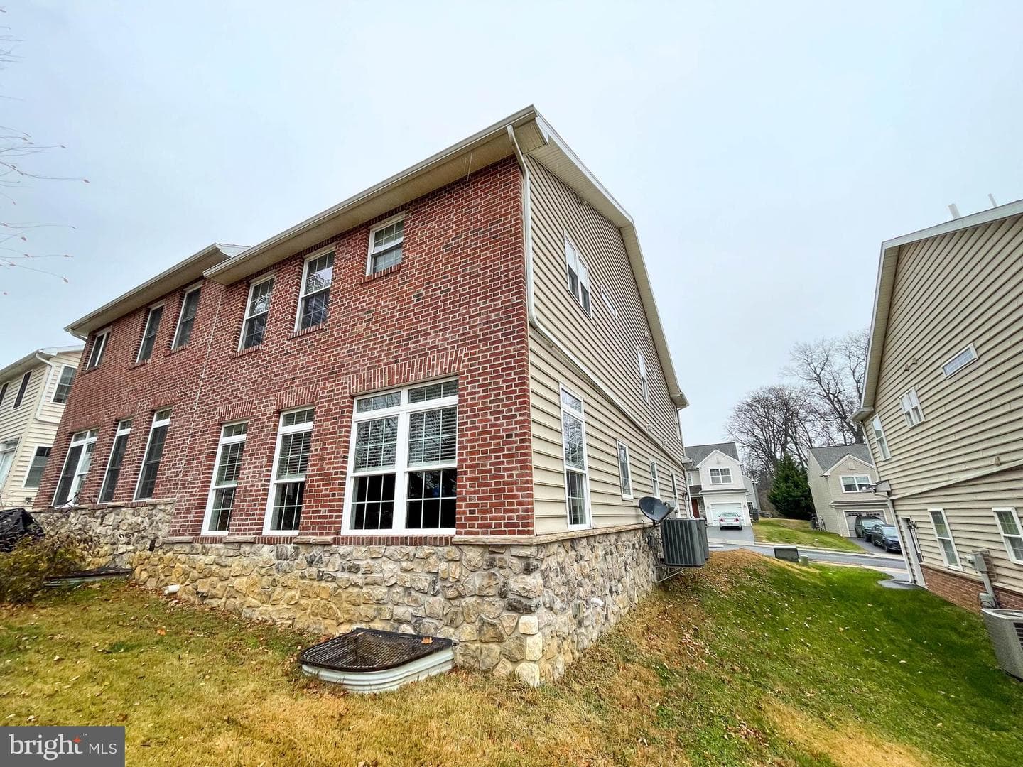 1922 Edington Place photo 38