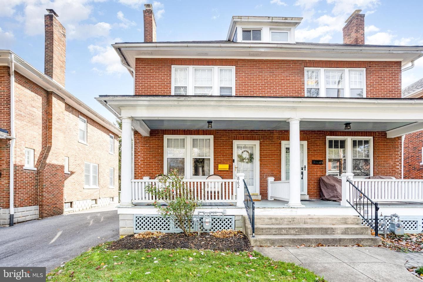 862 Pleasure Road photo 1