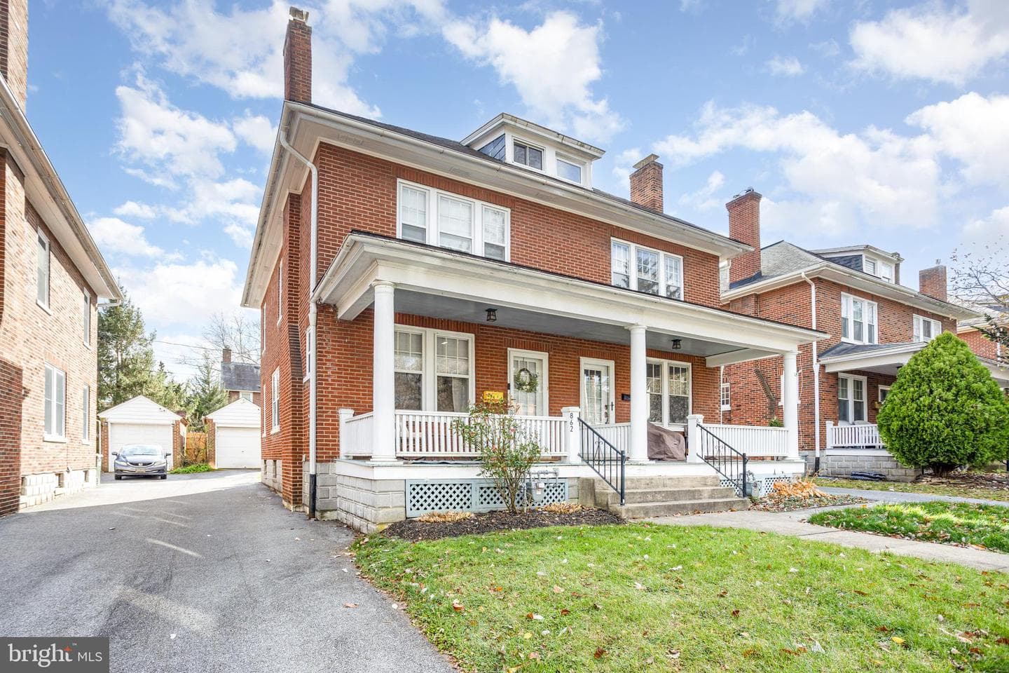 862 Pleasure Road photo 2