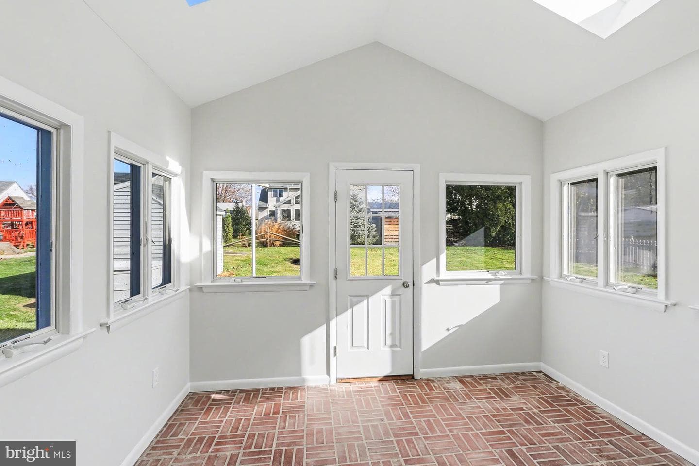 233 Cardinal Road photo 12