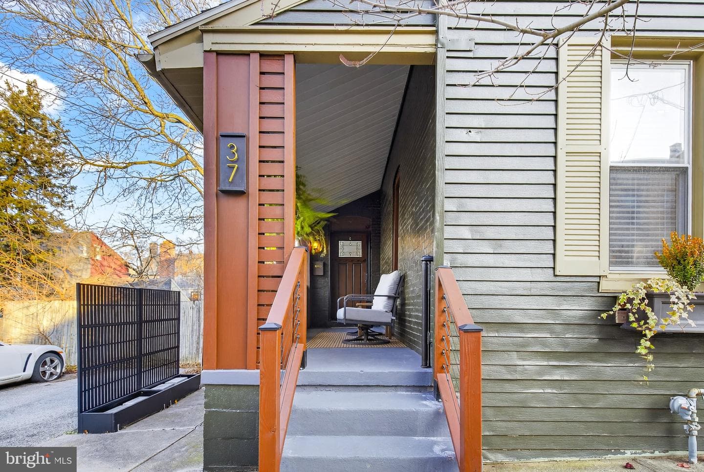 37 N Mary Street photo 2