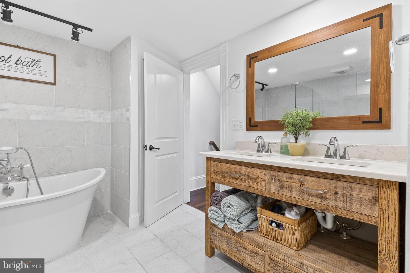 37 N Mary Street photo 24