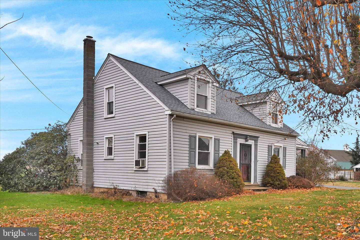 1211 River Road photo 3