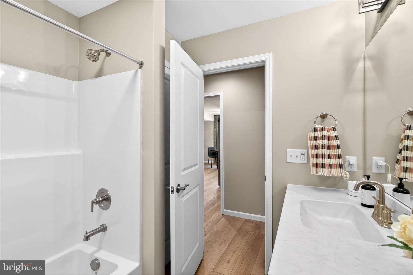 121 Hillard Field photo 34
