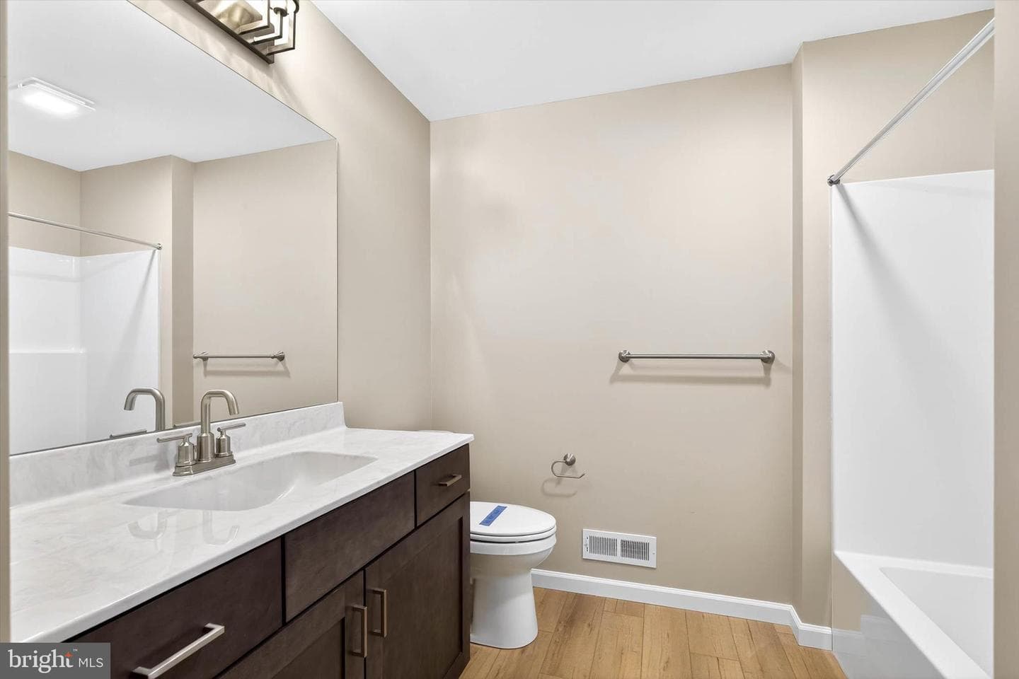 121 Hillard Field photo 40