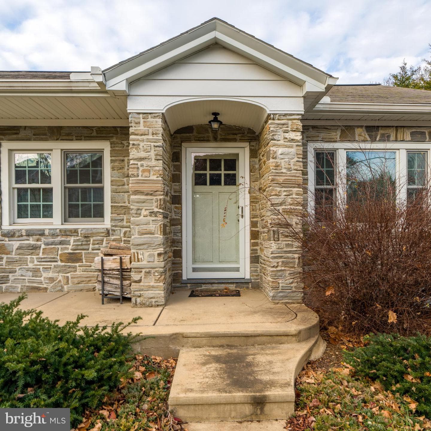141 E Lincoln Avenue photo 4