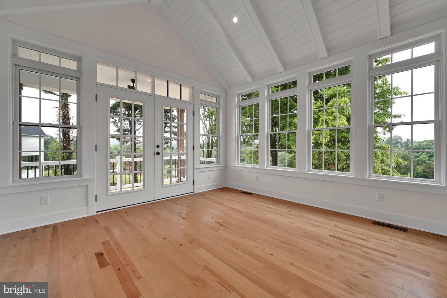 76 Long Lane photo 20