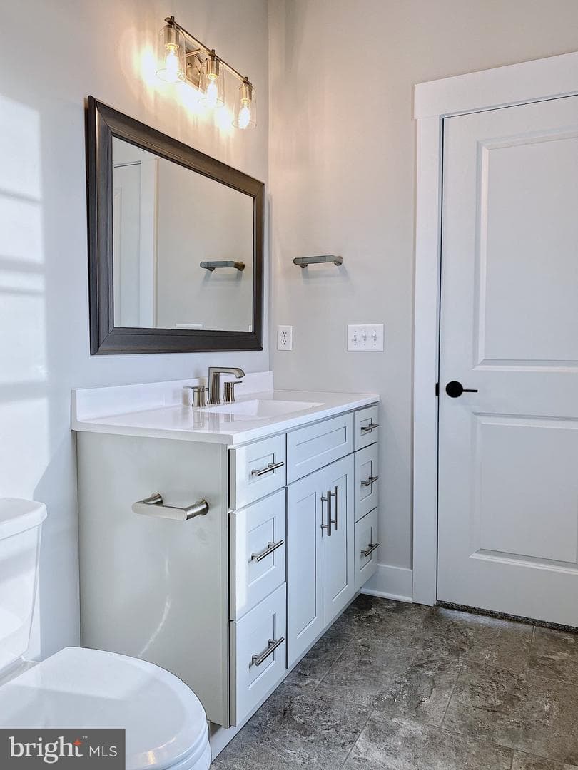 76 Long Lane photo 42