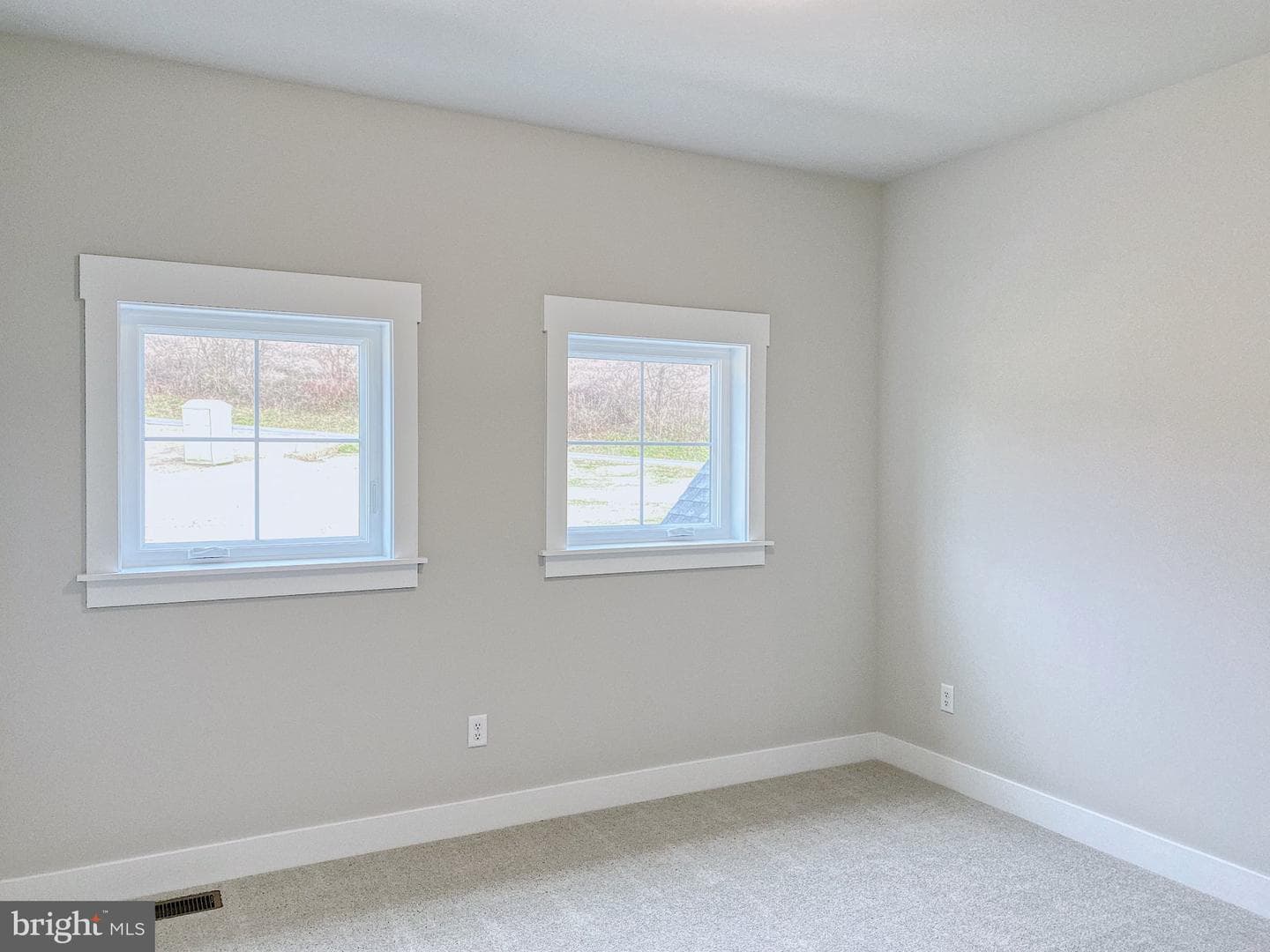 76 Long Lane photo 53