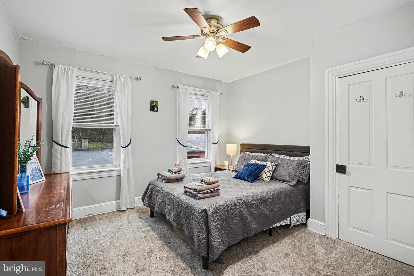 353 E Marion Street photo 17