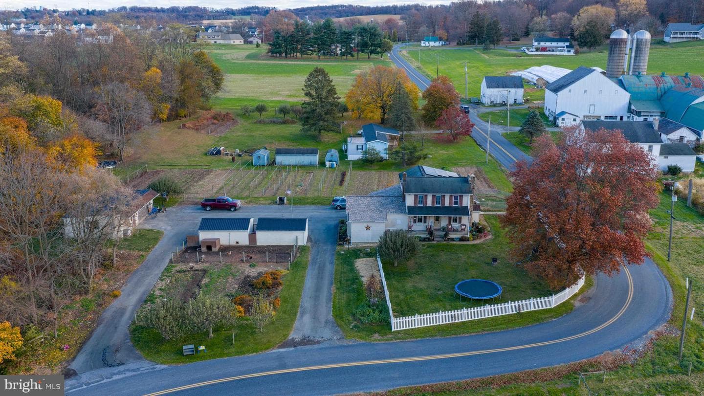 323 Fairview Road photo 2