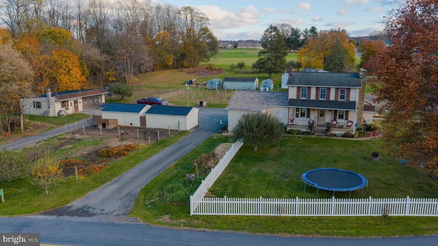 323 Fairview Road photo 4