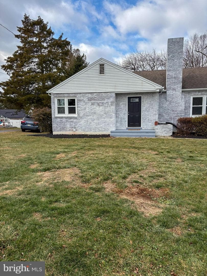 266 Redwood Drive photo 2
