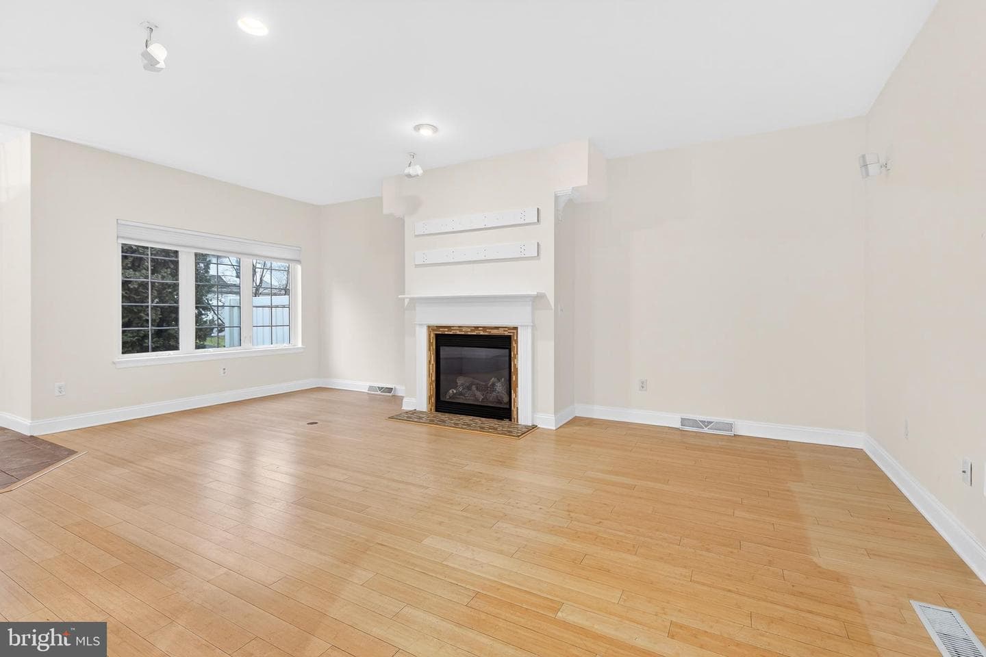 701 Woodfield Drive photo 11