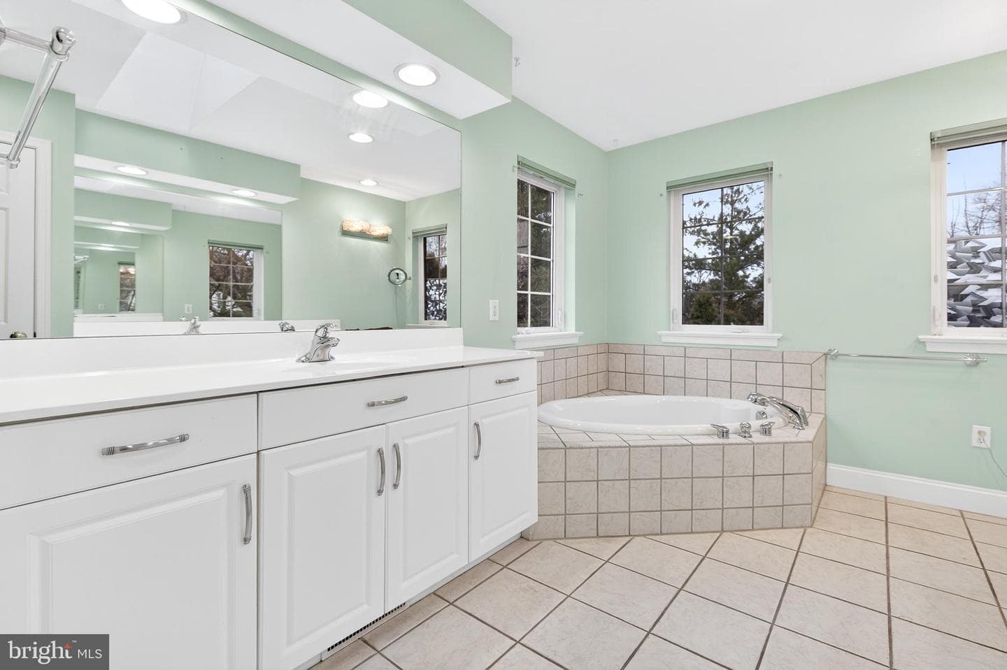 701 Woodfield Drive photo 27