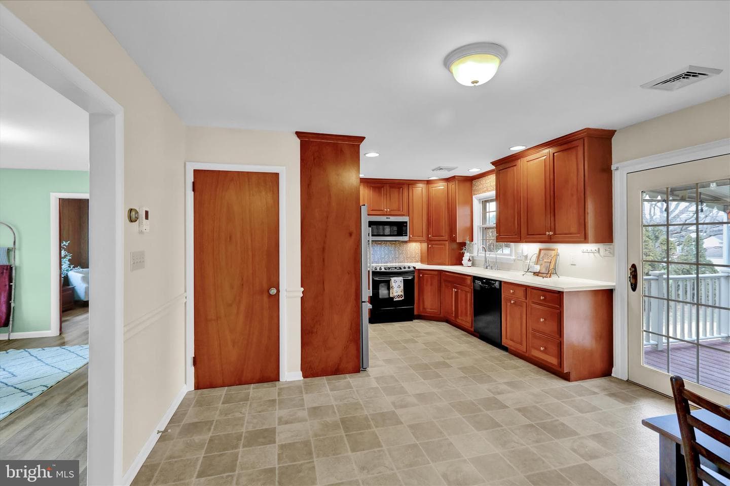 635 Jane Avenue photo 16
