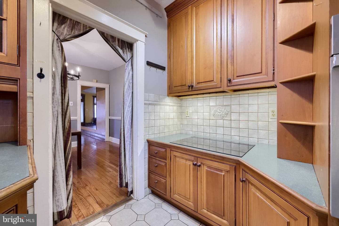 346 W James Street photo 14