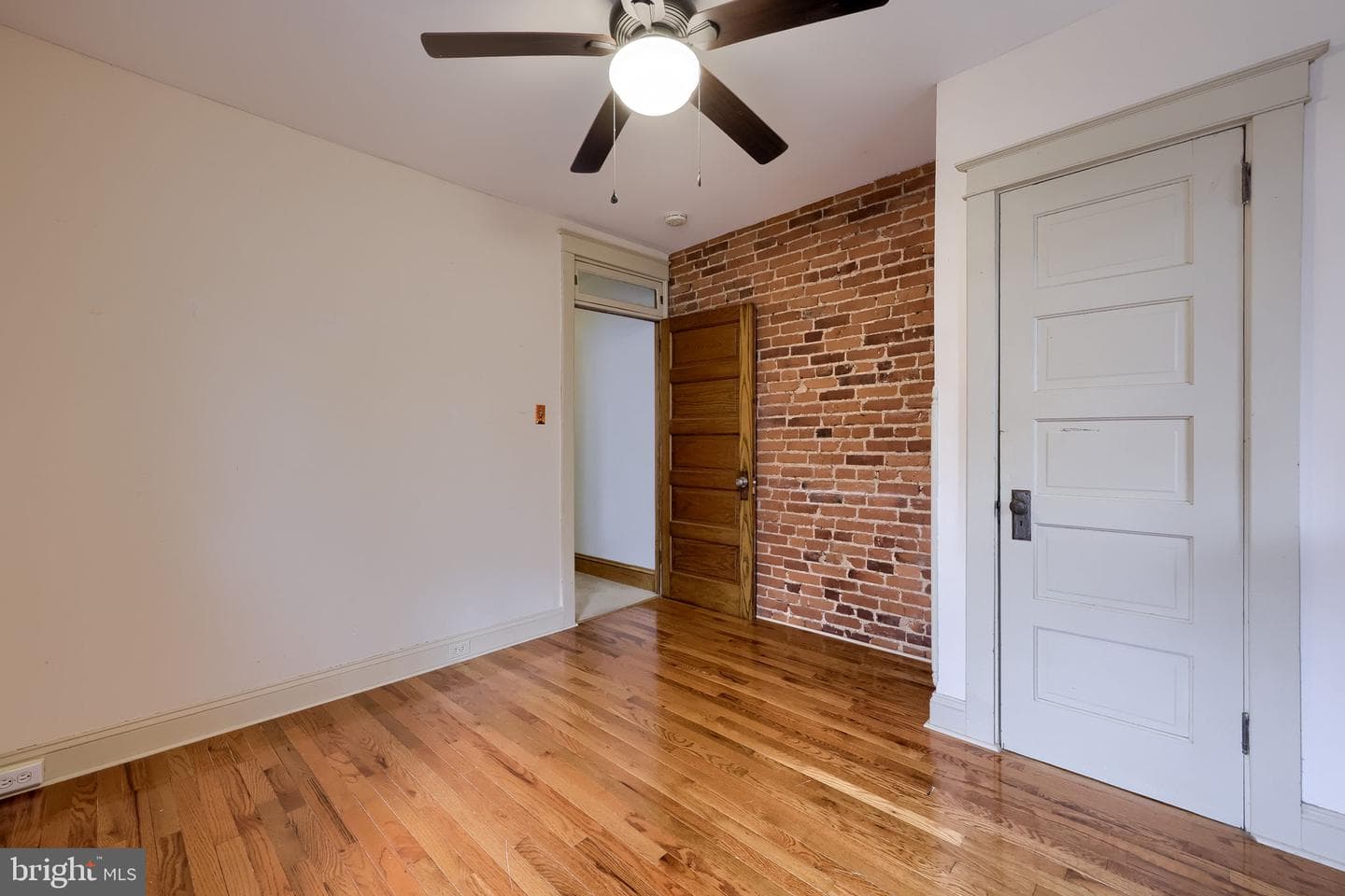 346 W James Street photo 15