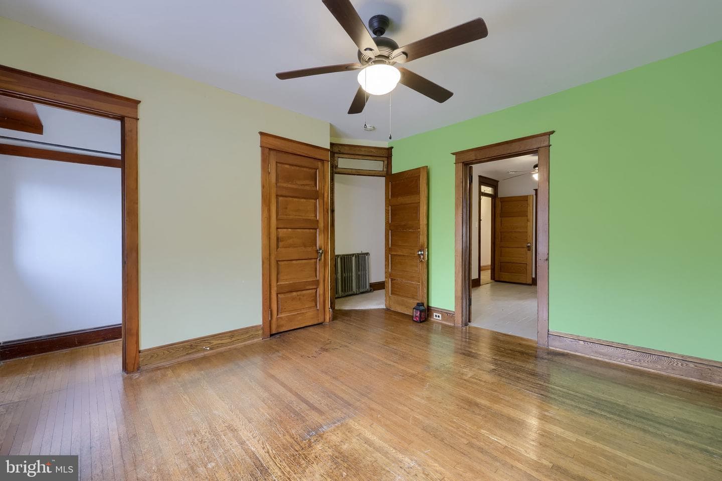 346 W James Street photo 19