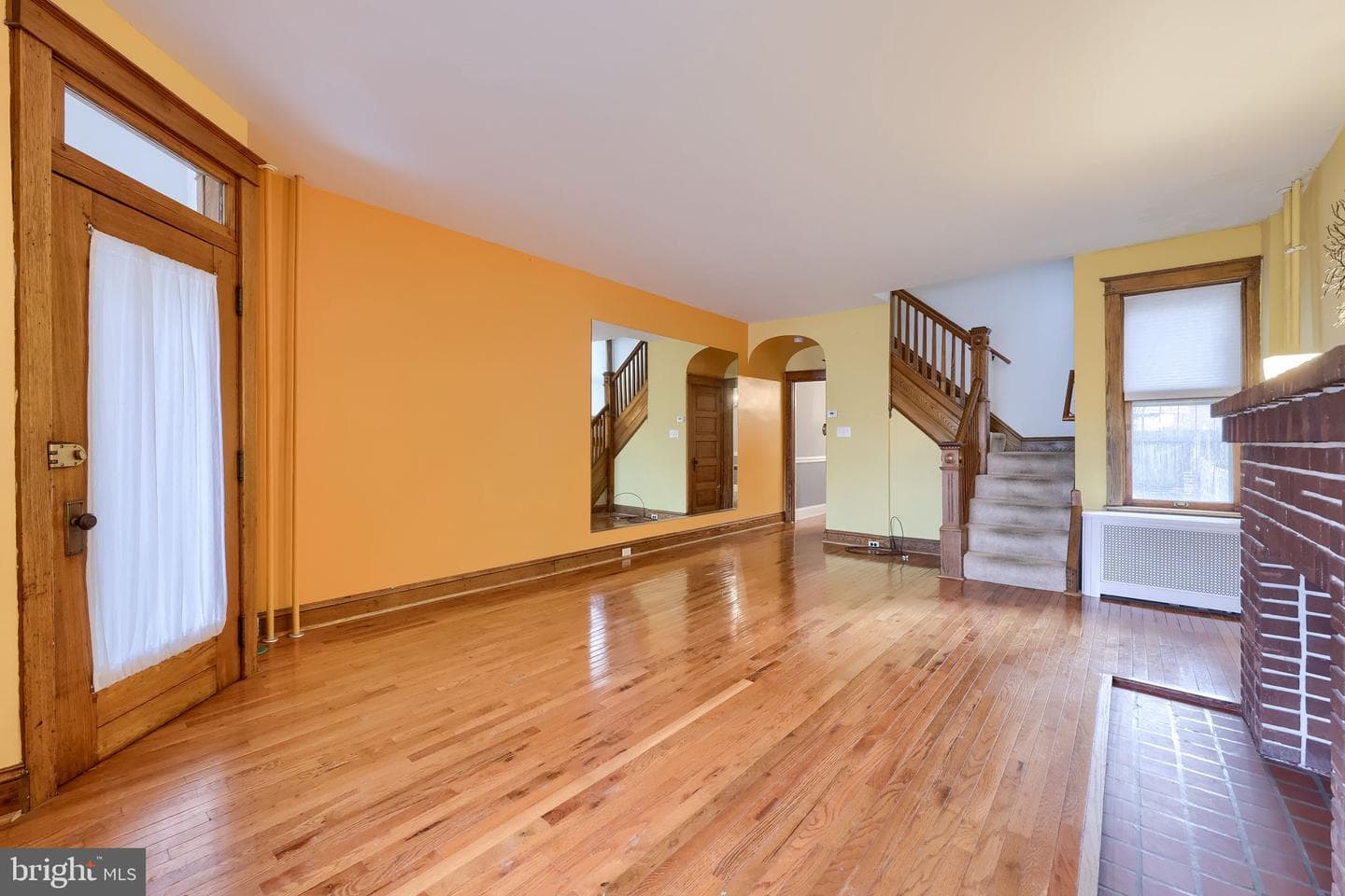 346 W James Street photo 4