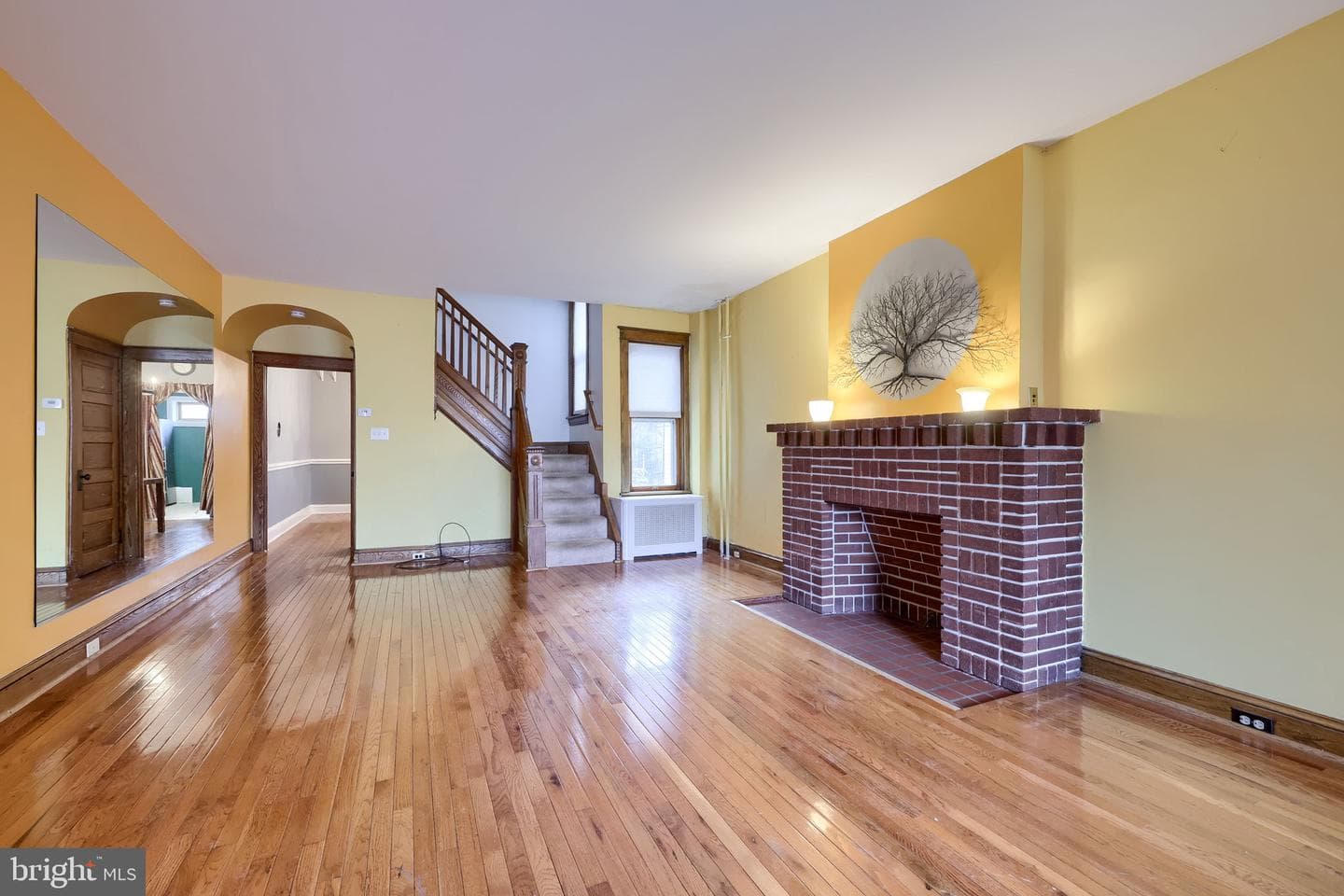 346 W James Street photo 5