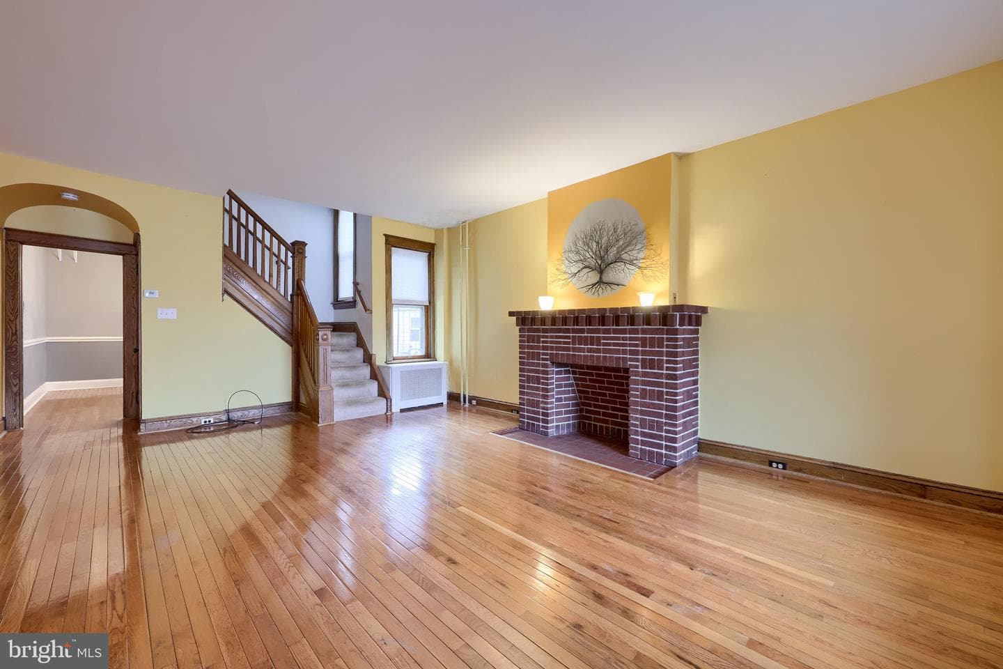 346 W James Street photo 6
