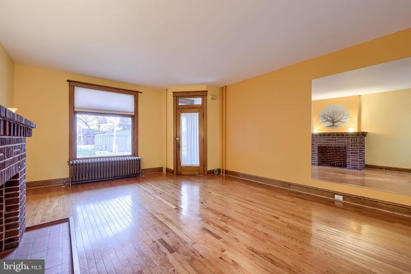 346 W James Street photo 8