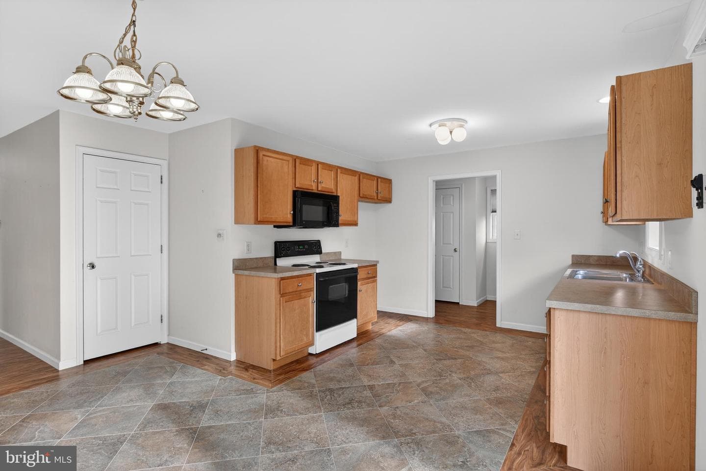 3435 Green Leaf Drive photo 11