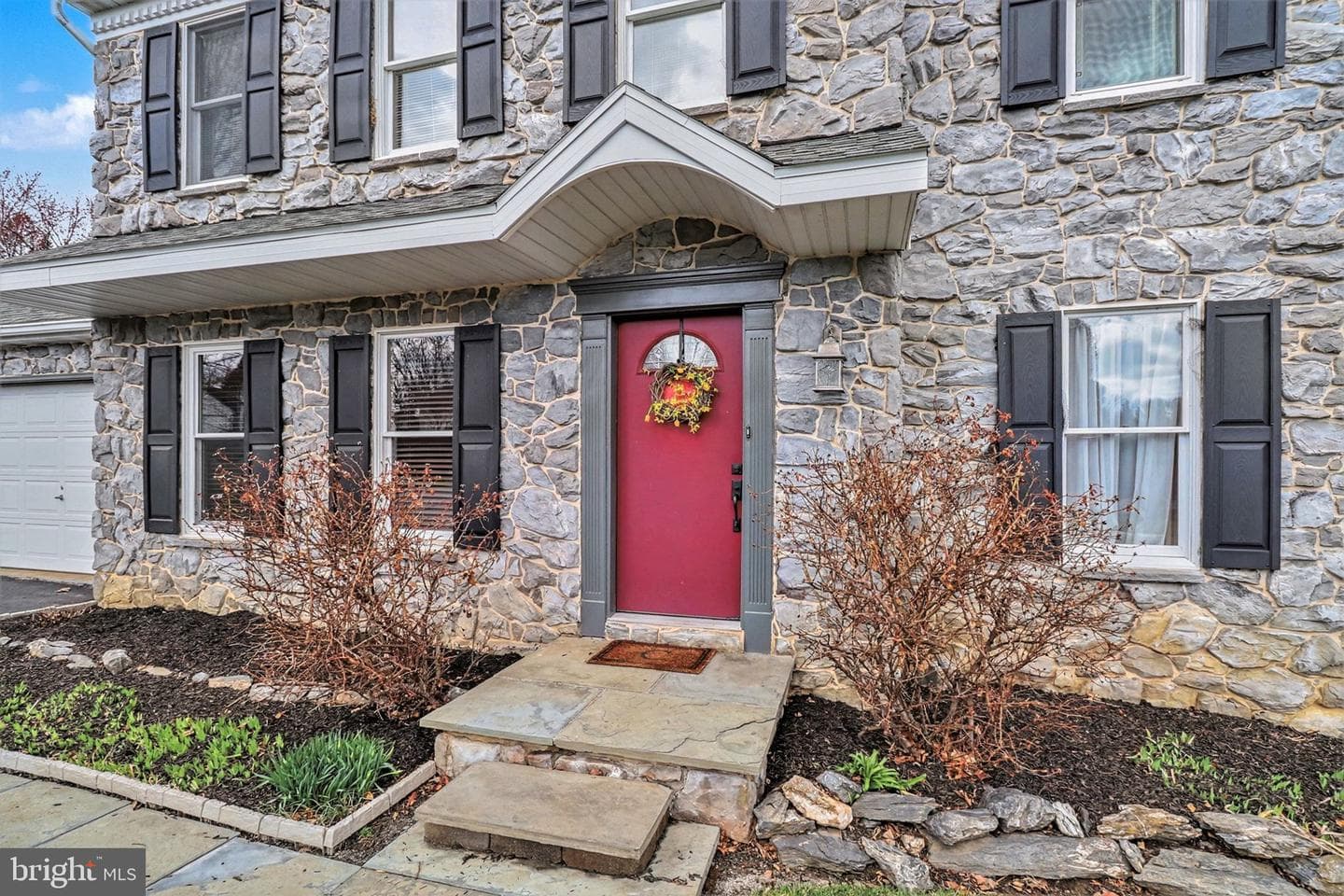 1014 Shadowstone Drive photo 3