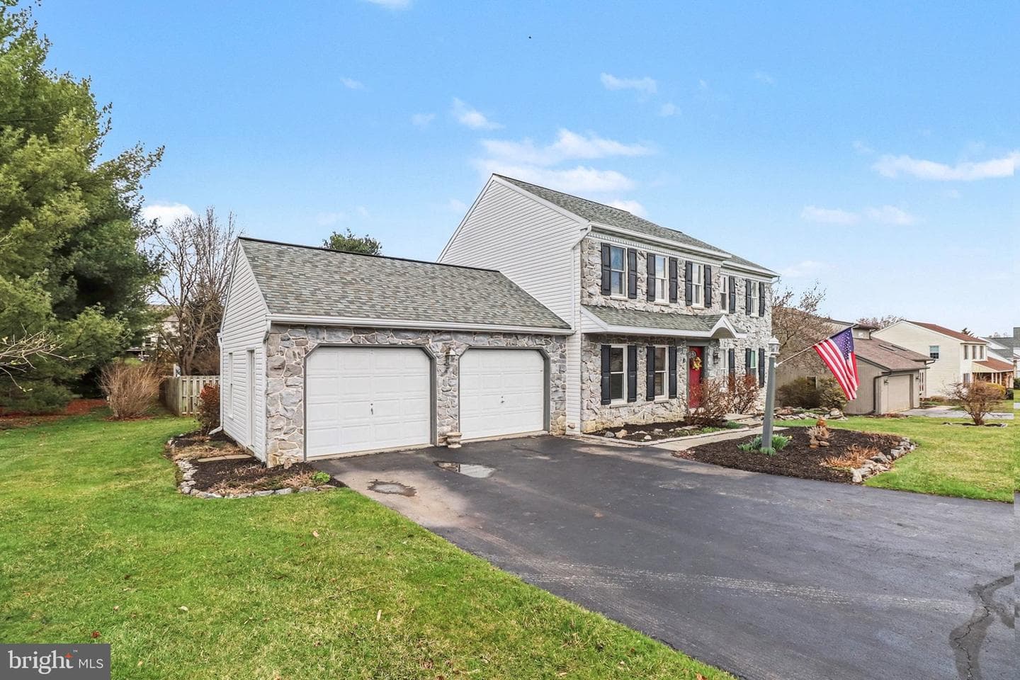 1014 Shadowstone Drive photo 4