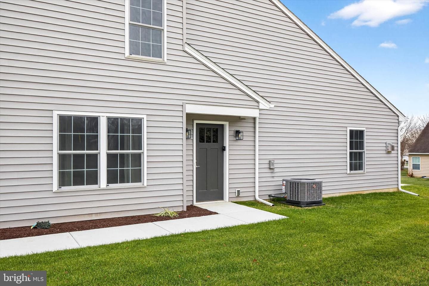 125 Hillard Field photo 3