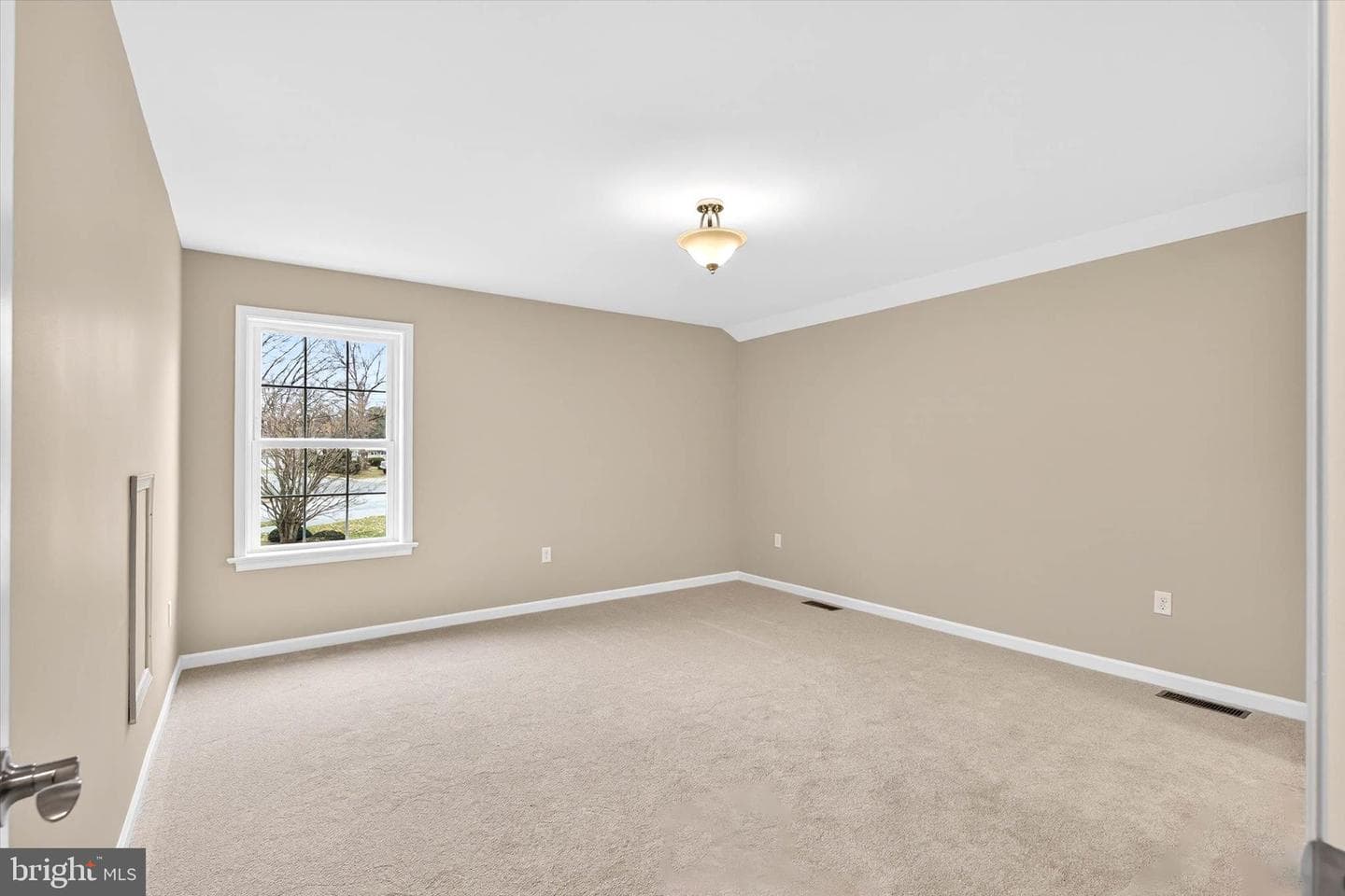 125 Hillard Field photo 34