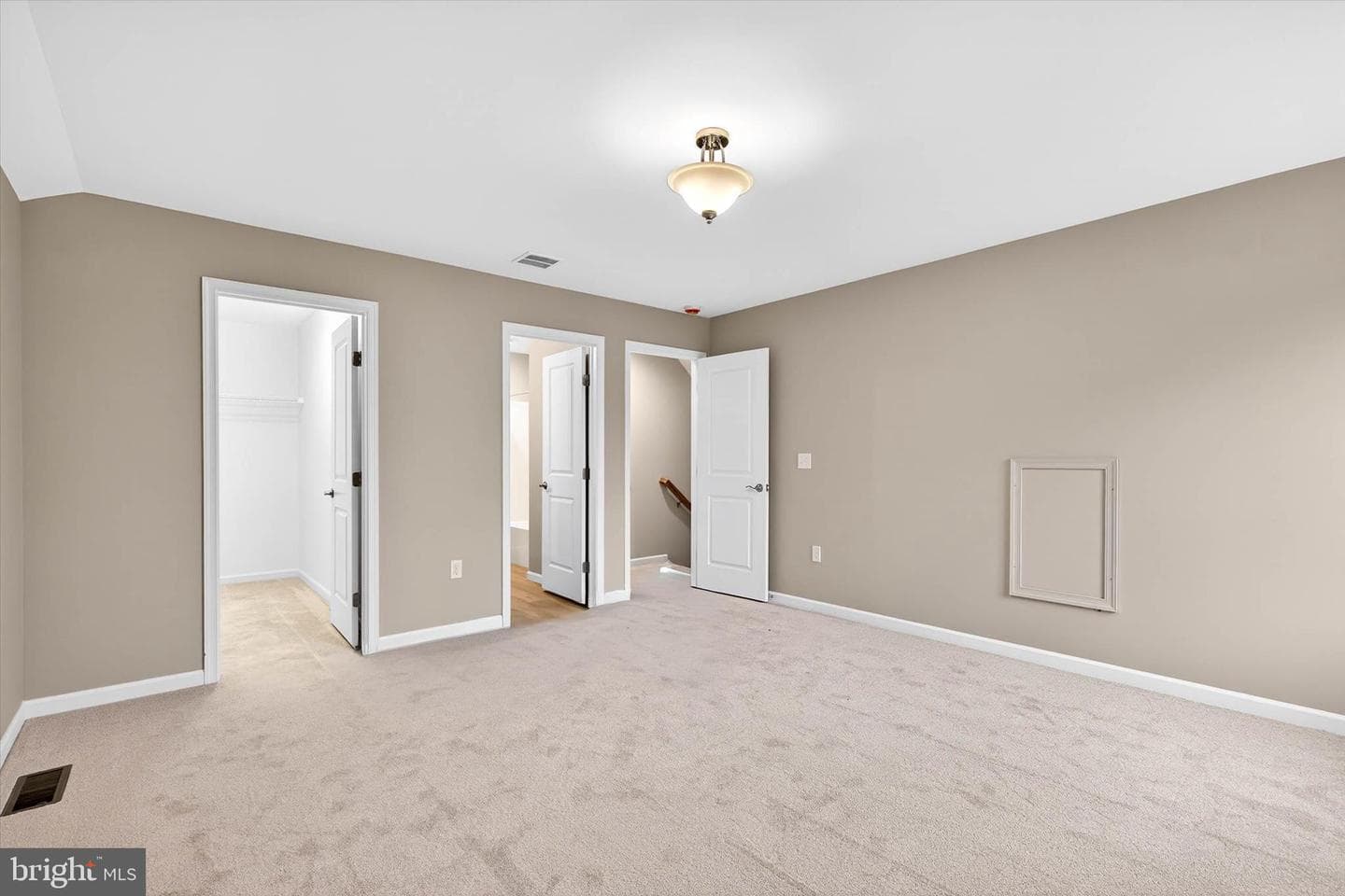 125 Hillard Field photo 38